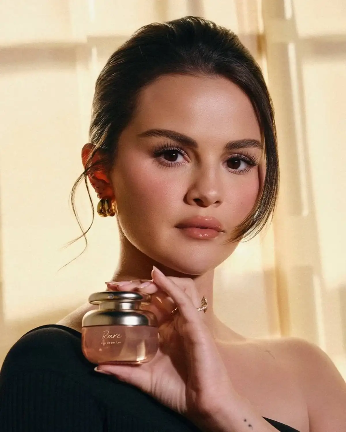 Нова ольфакторна мандрівка від Rare Beauty: інклюзивні парфуми з ароматом чуттєвості 2 fabkat.vn.ua