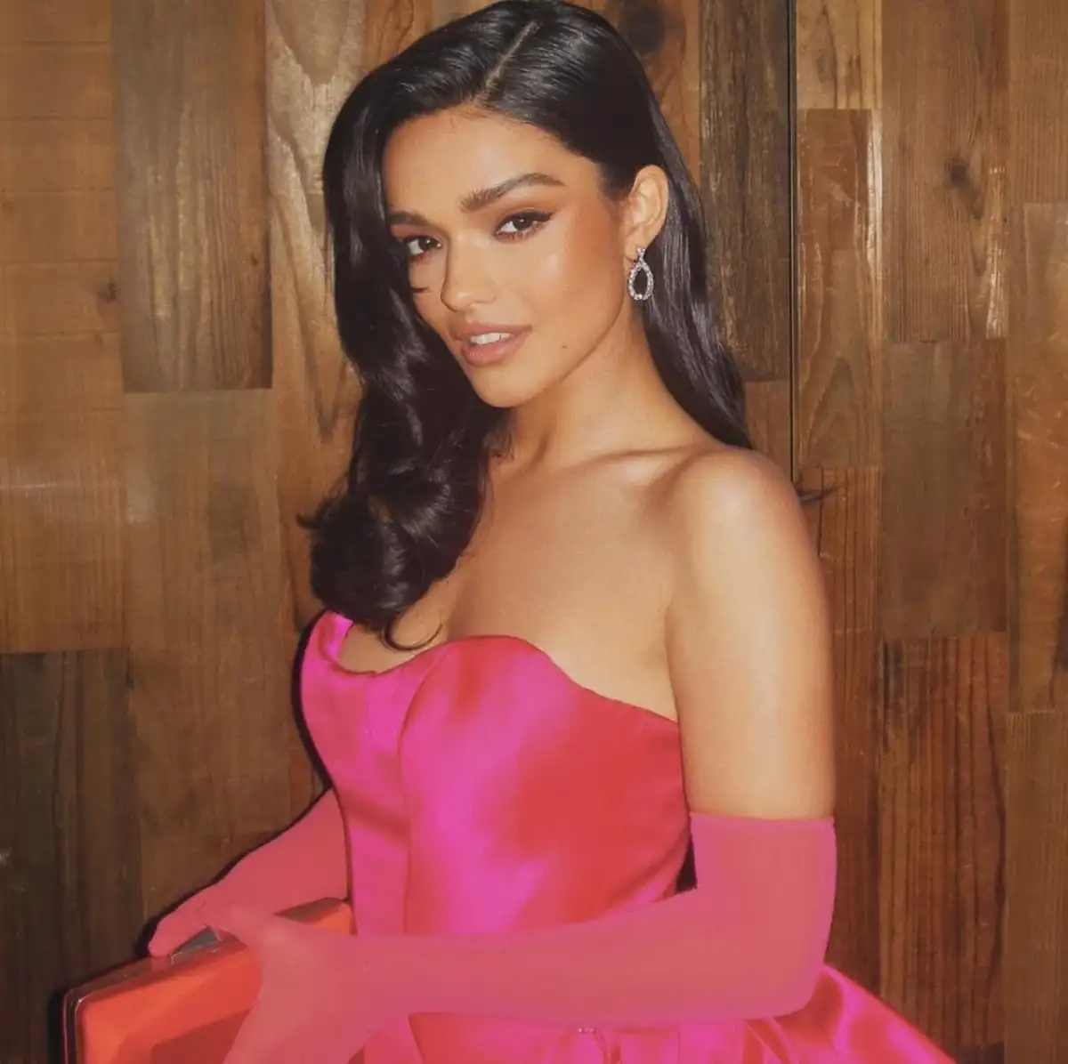 Трендовий бічний проділ: повернення моди 2000-х 1 fabkat.vn.ua