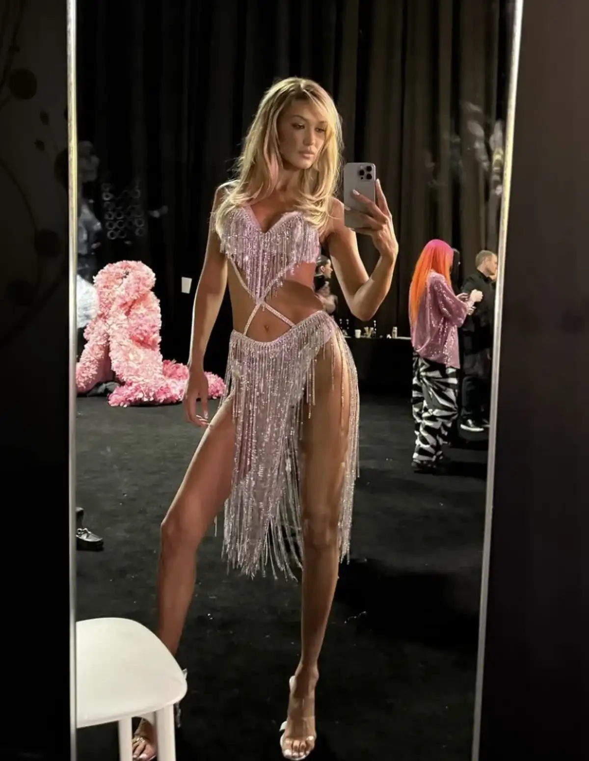 Трендовий бічний проділ: повернення моди 2000-х 5 fabkat.vn.ua