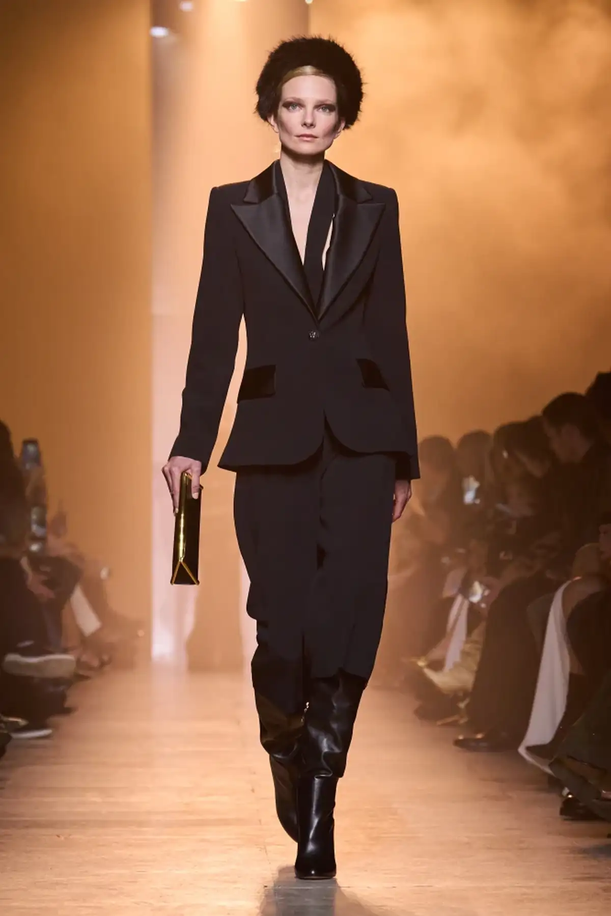 Мода з подіуму до вашої шафи: як повторити стильні образи 6 fabkat.vn.ua