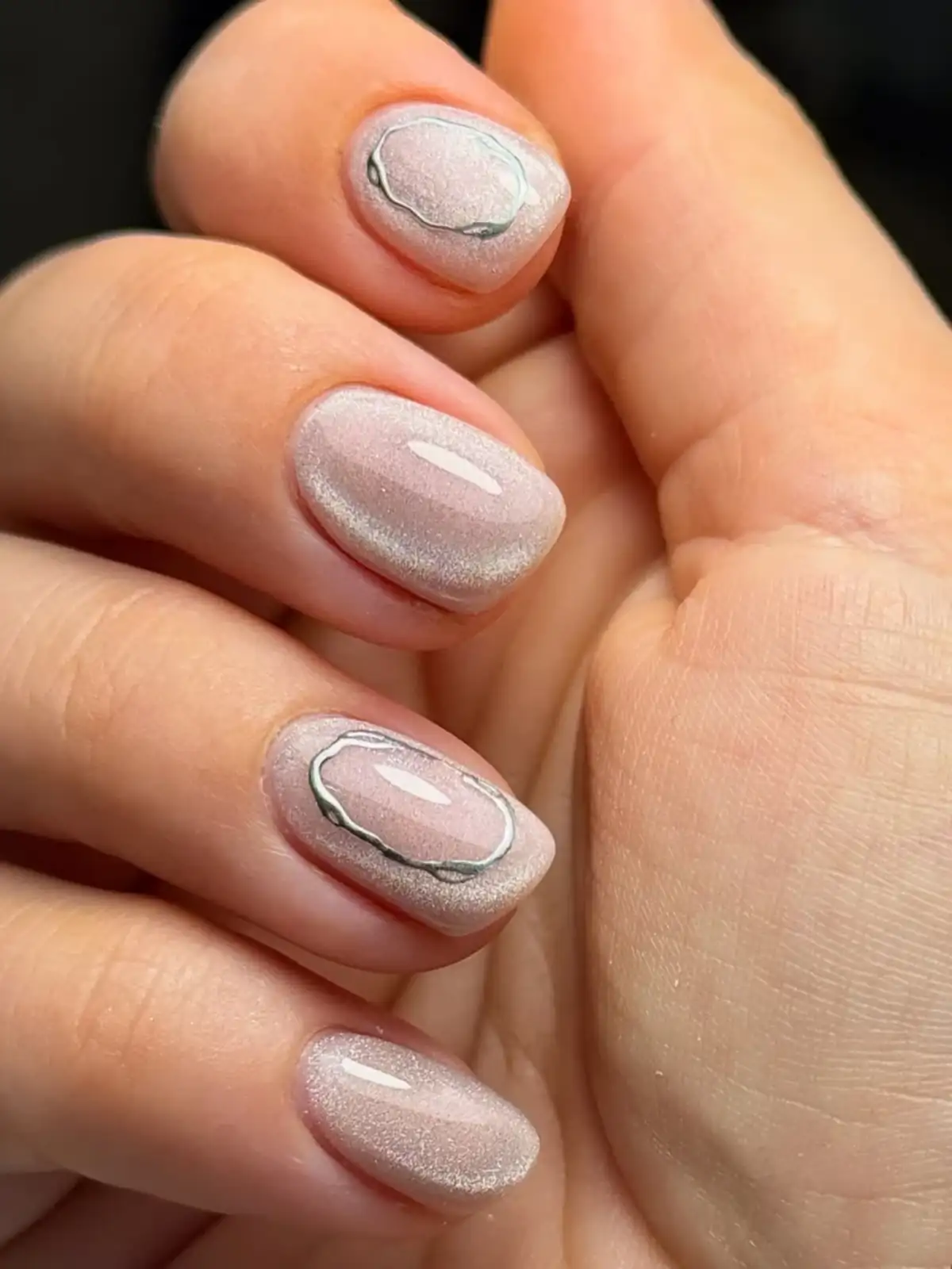 Актуальні тренди зимового манікюру: від класики до сміливих експериментів 4 fabkat.vn.ua