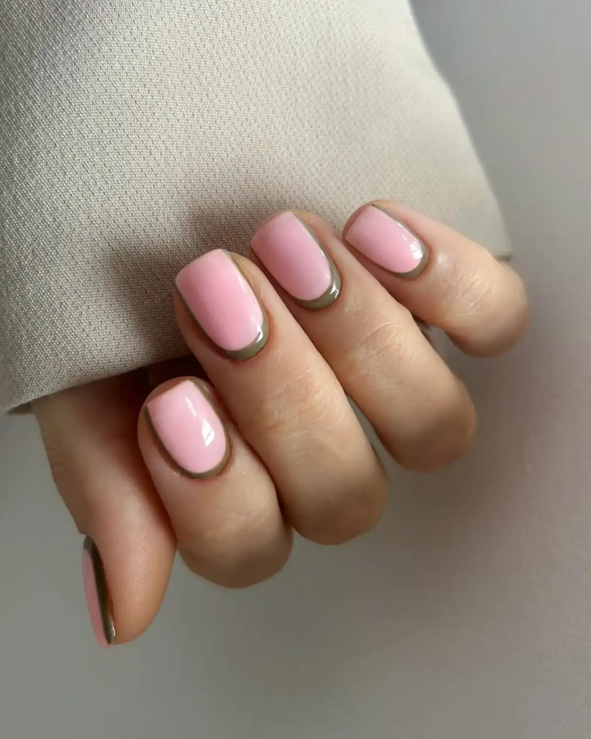 Актуальні тренди зимового манікюру: від класики до сміливих експериментів 6 fabkat.vn.ua