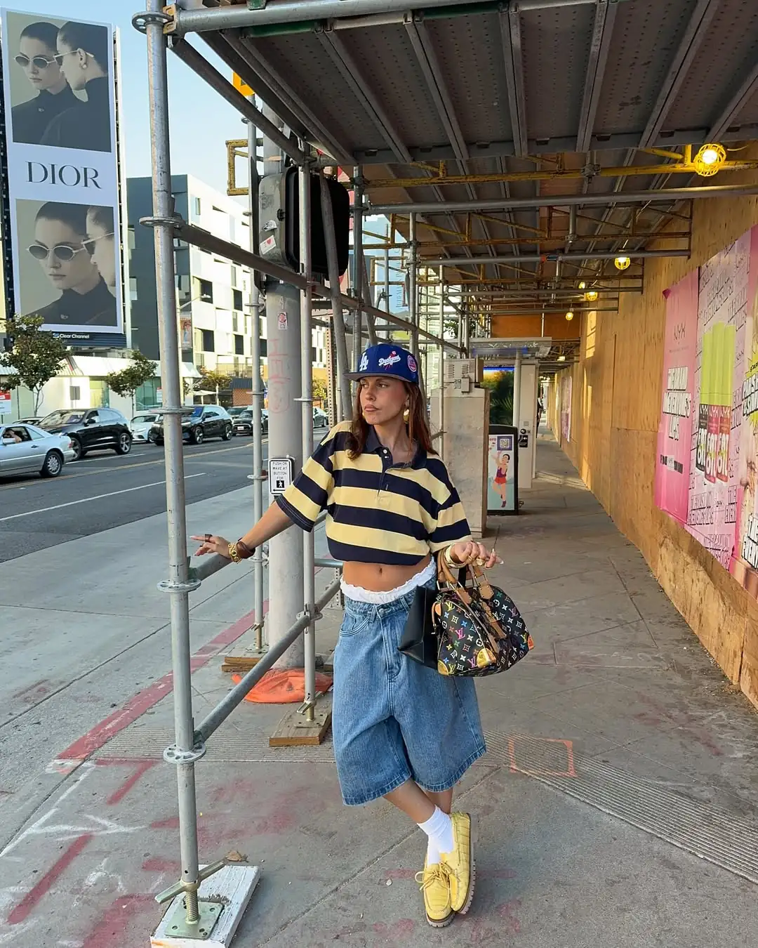 5 looks com bermuda jeans feminina que fogem do esperado