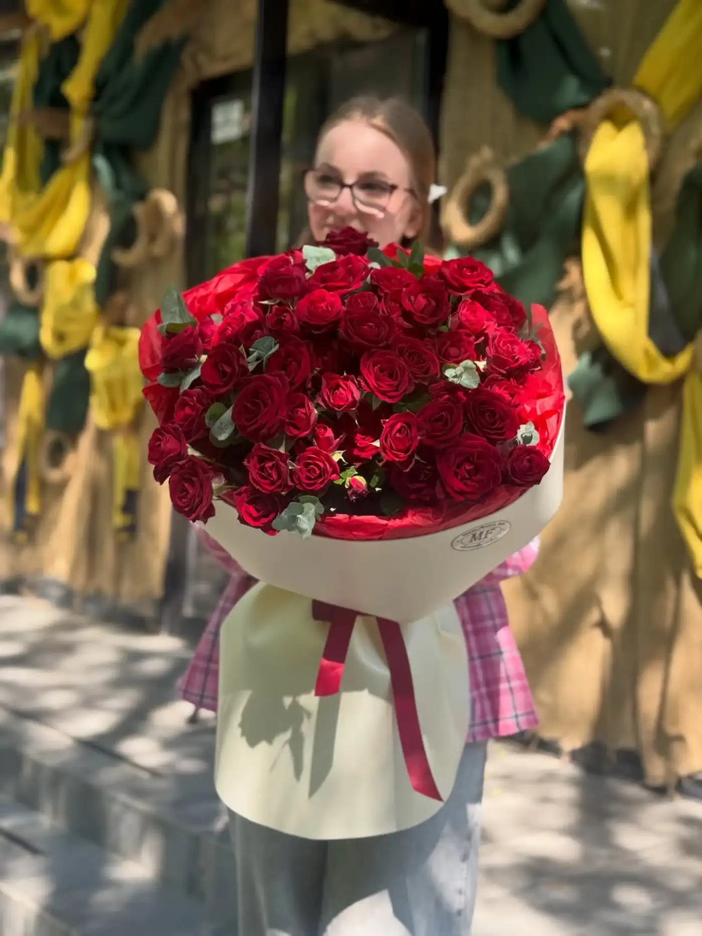 Чоловічі букети з гвоздикою від Marta Flowers: стриманість, стиль і сильний характер