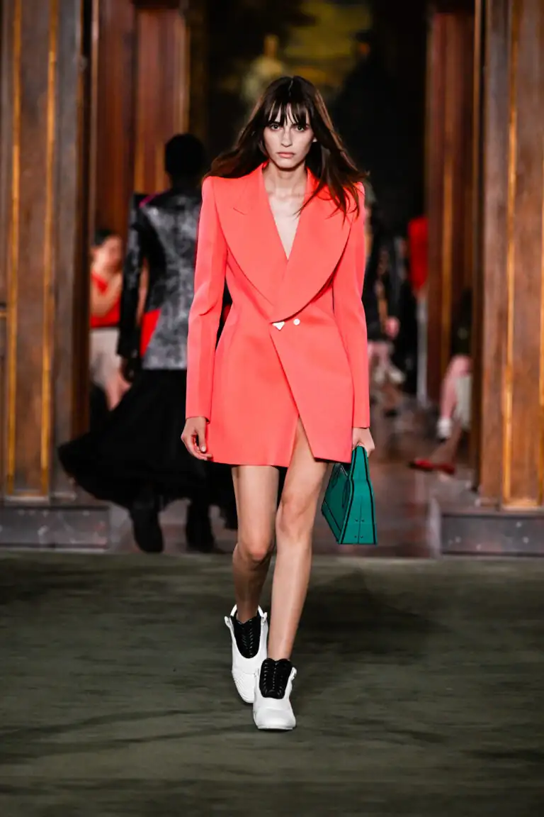 Louis Vuitton cruise 2027: Нью-Йорк, мода й Keith Haring 10 Louis Vuitton cruise 2027: Нью-Йорк, мода й Keith Haring